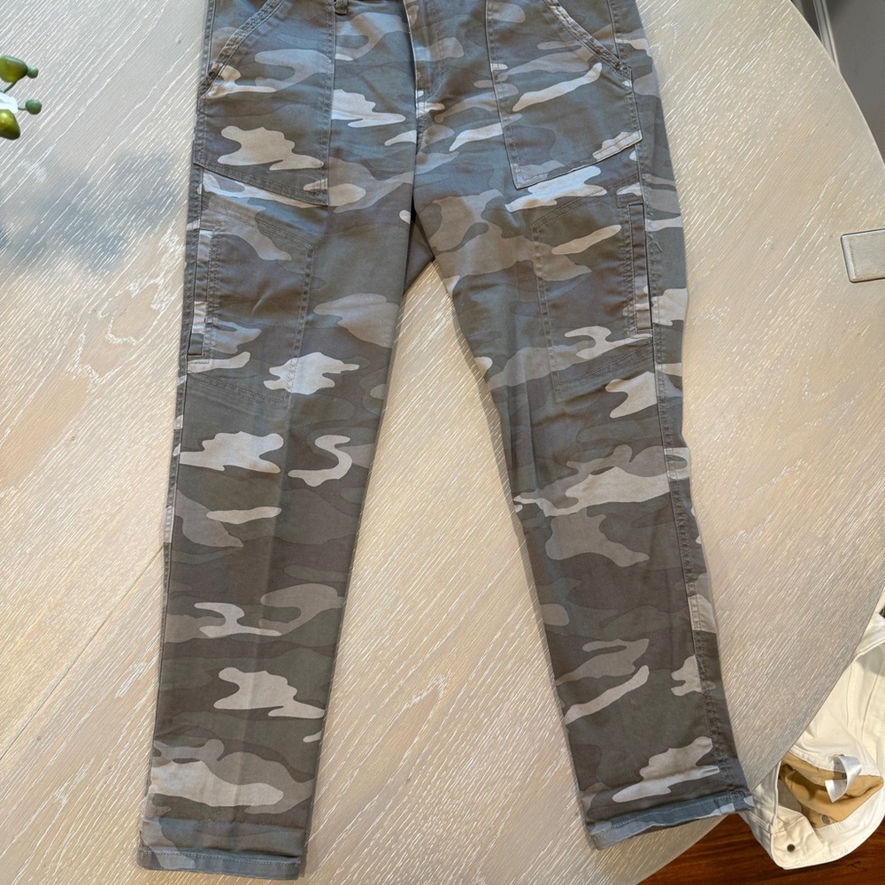 Wit & Wisdom Green Camo Cargo Style Pants